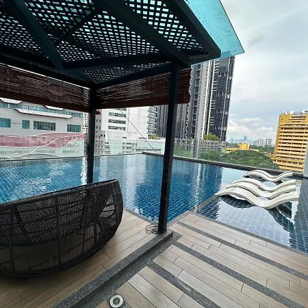 Reizz Residence By Perkasa 쿠알라룸푸르 외부 사진